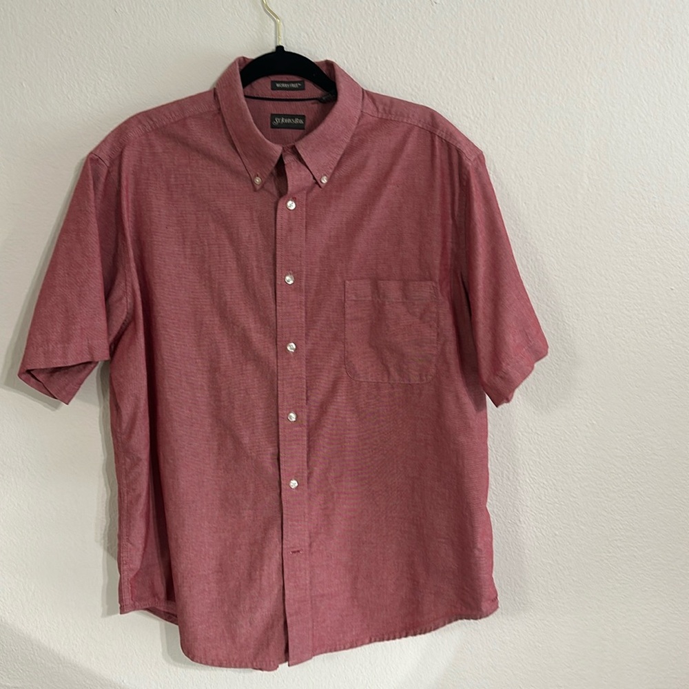 Light Cranberry Men’s 100% cotton button-down short-sleeve shirt - Sz L